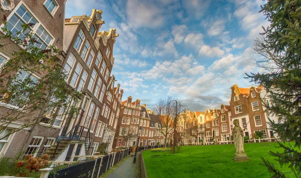 Cityscape in Begijnhof, Amsterdam — Stock Photo, Image