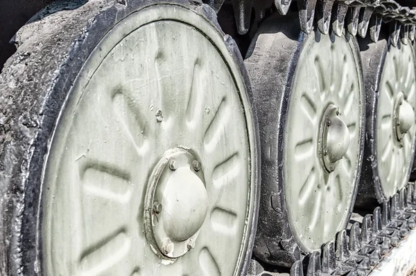 Roues de réservoir militaire — Photo