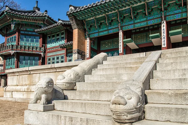 Escalones esculpidos del palacio de Changdeokgung . — Foto de Stock