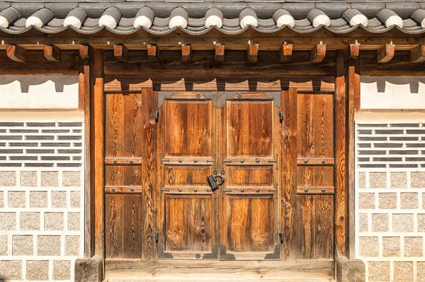 Traditionelle koreanische Türen — Stockfoto
