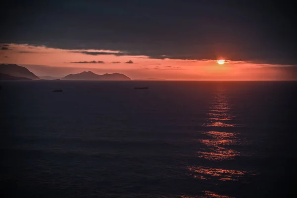 Rustige Zonsondergang Boven Rode Atlantische Oceaan Getxo Baskenland Spanje — Stockfoto