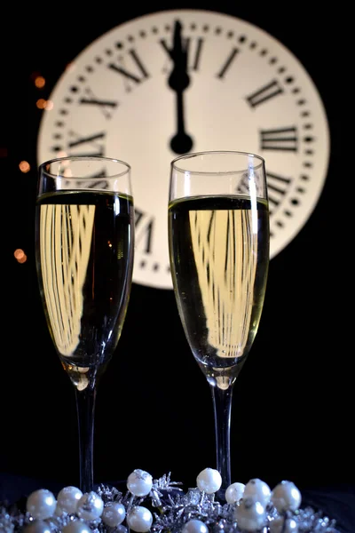 Celebration New Year Glasses Raising Champagne Cava Tradition Twelve Grapes — Stock Photo, Image