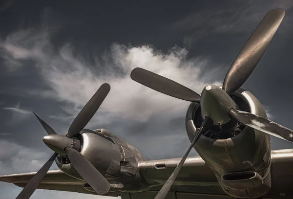 Oude Propeller Vliegtuig Vintage Sepia Zwart Wit Toon Tegen Achtergrond — Stockfoto