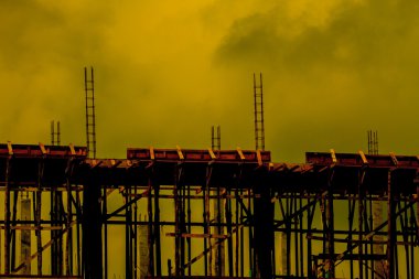 detay inşaat siluetleri üzerinde yukarıya kapatmak