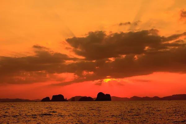 Sunset at seaside beach in Krabi,Thailand. — Stock Photo, Image