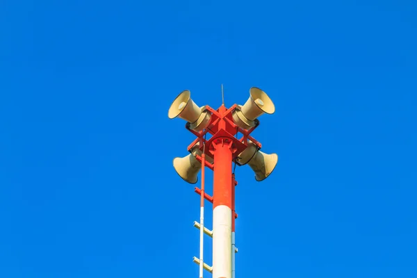 Tsunami siren Uyarı hoparlörler — Stok fotoğraf