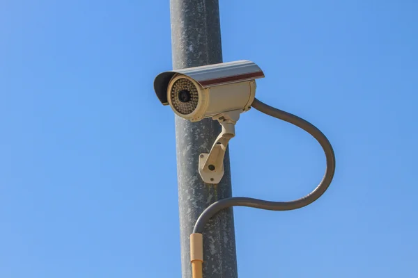 Circuito fechado de televisão no fundo do céu — Fotografia de Stock