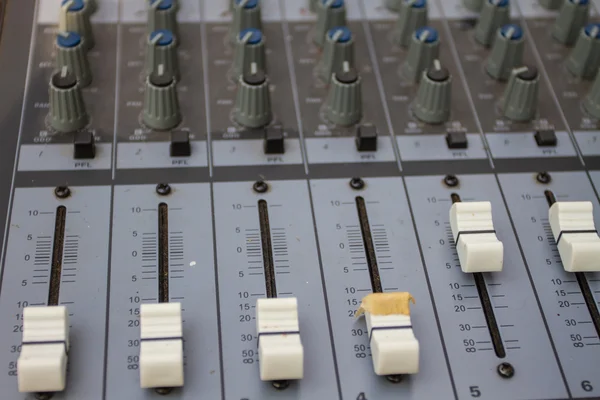 Equipo de botones para control de mezclador de sonido — Foto de Stock