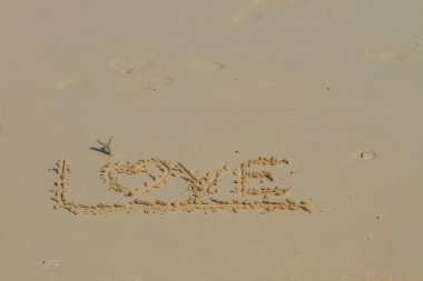 kum üzerinde kelime aşk