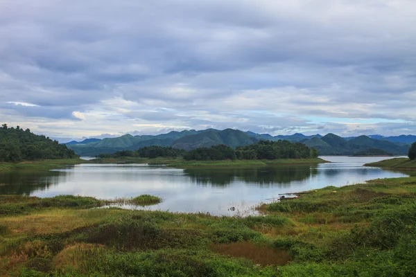 ケーンカチャン ダムの貯水池ビュー — ストック写真