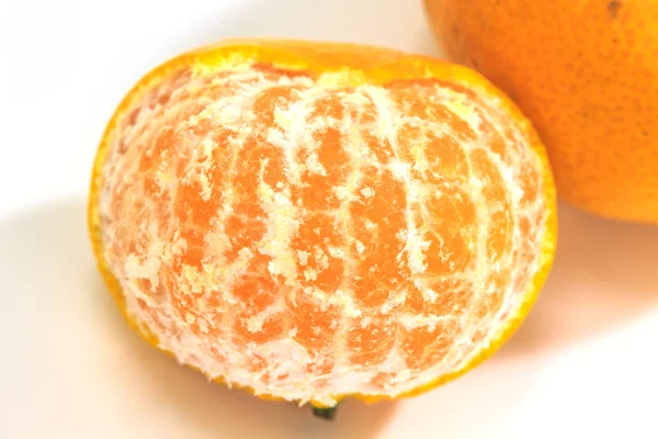 Oranssi eristetty valkoisella pohjalla — kuvapankkivalokuva