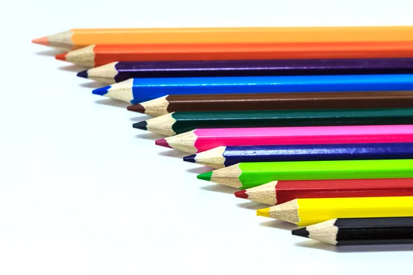 Crayons de couleur sur blanc — Photo