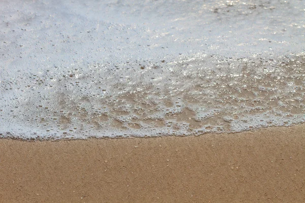Playa de arena y ola —  Fotos de Stock