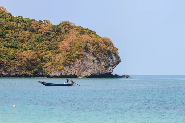 Beautiful tropical sea in summer — Stock Photo, Image