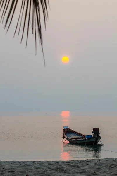 Bella alba sul mare tropicale — Foto Stock