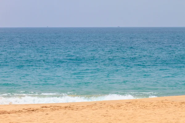 Yaz aylarında güzel tropik deniz