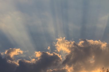 karanlık uğursuz bulutlar. dramatik gökyüzü