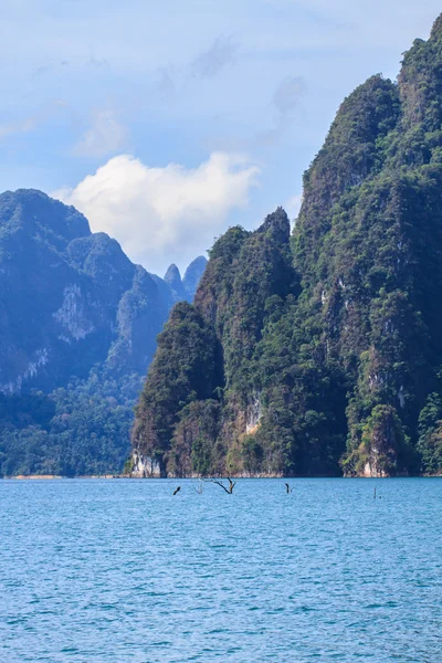 Khao sok park, berg en lake — Stockfoto