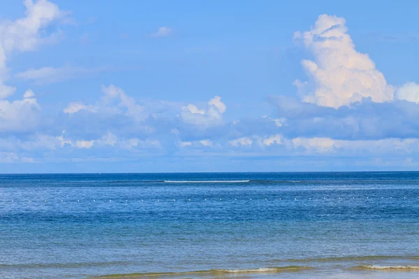 Beautiful tropical sea in summer — Stock Photo, Image