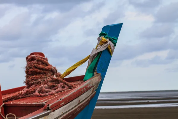 Barco de pesca en la playa —  Fotos de Stock