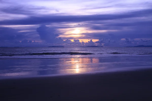 Bella alba sul mare tropicale — Foto Stock