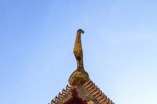 Dragón tailandés o rey de Naga estatua — Foto de Stock