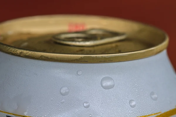 Closeup shot from the pull ring on a beverage can — Zdjęcie stockowe
