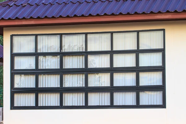 Fenster und Tür — Stockfoto