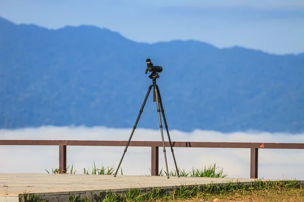 Kuş Gözlem monoküler ya da edindiği kapsamlı bir tripod üzerinde