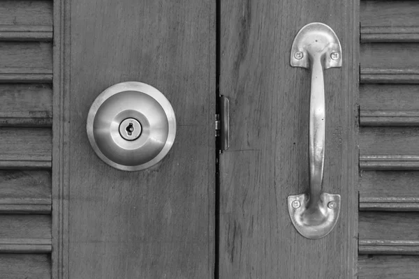 Pomo de puerta con puerta de madera — Foto de Stock