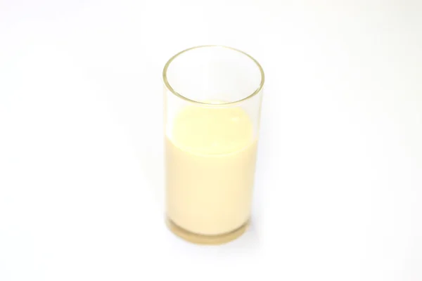 Frischmilch im Glas — Stockfoto