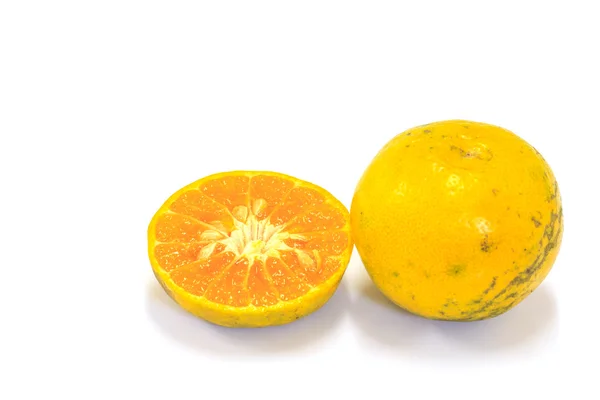 Orange buah diiris terisolasi — Stok Foto