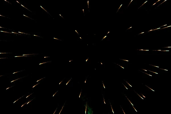 Focurile de artificii luminează cerul — Fotografie, imagine de stoc