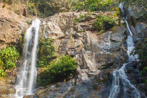 Thor Thip cachoeira no parque nacional tailandês — Fotografia de Stock