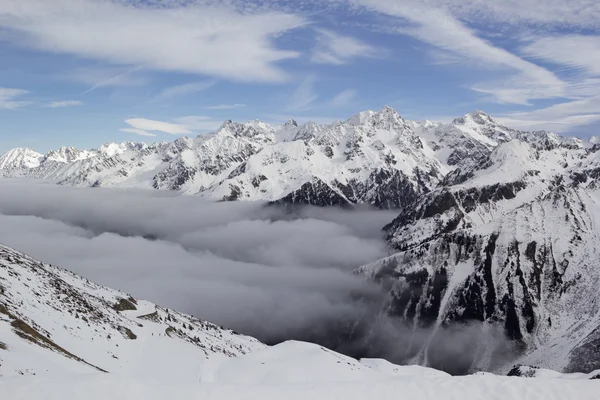 Horská alpská krajina v zimě. Francie, rhone-Alpes — Stock fotografie