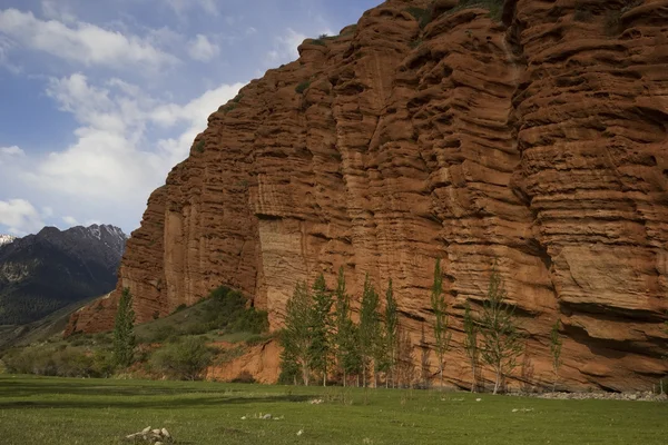 Rochers rouges en Djety Oguz, Kirghizistan — Photo