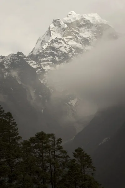 Cloud landschap, Nationaal Park Sagarmatha, Himalaya, Nepal — Stockfoto