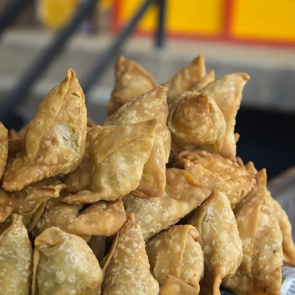 Pite samosas, utcai élelmiszer-Katmandu/Káthmándú — Stock Fotó