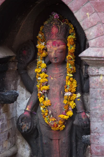 Hindu statue on the facade of the building in Bhaktapur, Nepal — Stock Photo, Image