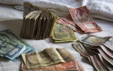 Çeşitli Nepal para - banknotlar çok
