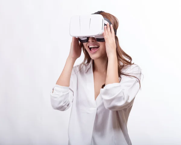 Sanal gerçeklik kulaklık Asyalı kadın