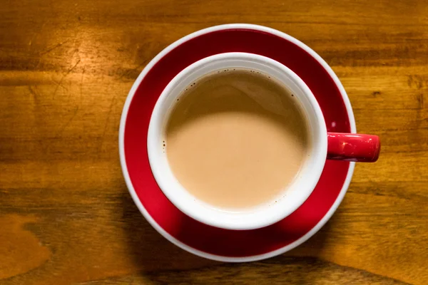 Taza de café y platillo en la mesa —  Fotos de Stock