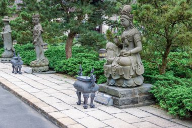 Guan Dao Guan Ying Tapınağındaki İlahlar Heykeli, Yeni Taipei şehrindeki Budist Tapınağı