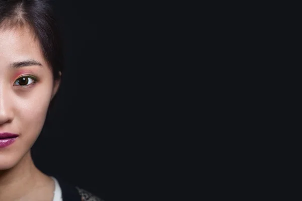 Retrato Beleza Metade Rosto Belo Modelo Moda Asiático Americano Maquiagem — Fotografia de Stock