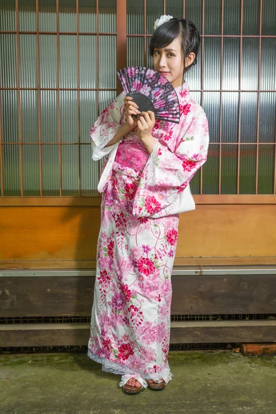 Asian woman in kimono holding fan — Stock Photo, Image