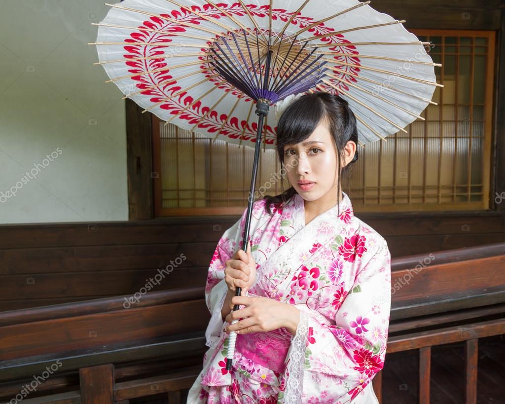 stressende Fortære Berygtet Asian woman in kimono holding umbrella Stock Photo by ©imagesbykenny  55990761