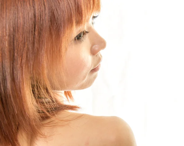Asiatico donna guardando indietro oltre nudo spalle — Foto Stock