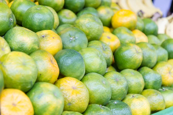 Limetten auf einem traditionellen taiwanesischen Markt — Stockfoto