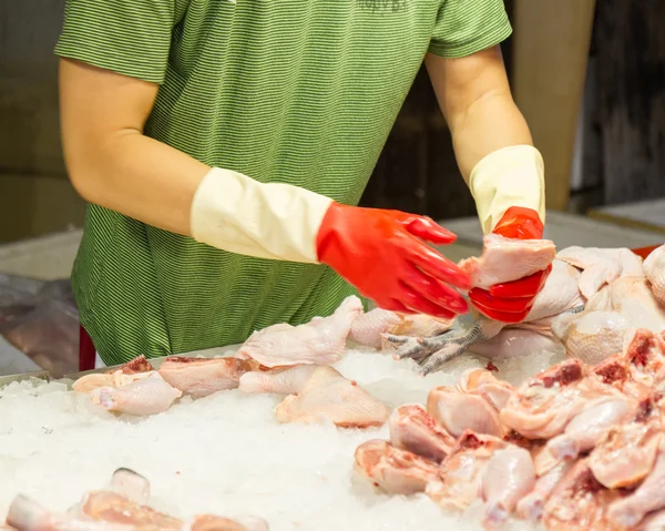 Pollo crudo al mercato tradizionale di Taiwan — Foto Stock