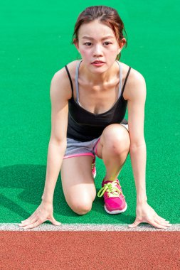 Yarış pisti üzerinde başlama pozisyonu itibariyle Çin runner